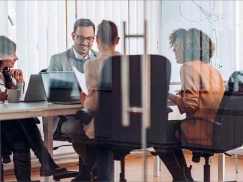 Sociabble-02-tablet-HD-Easy-Break-Communication-Silos-Workplace