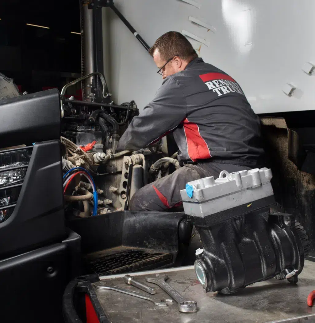 renault truck worker