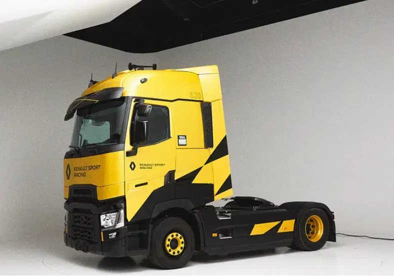 renault trucks yellow