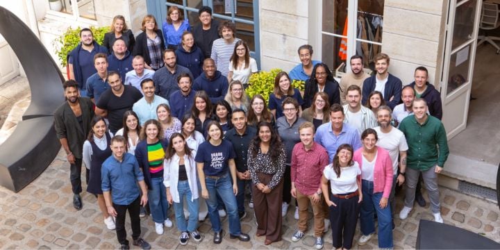 Group photo of the Sociabblers in Paris offices